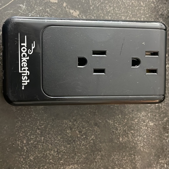 RocketFish RF-HTS100 Surge Protector - Picture 3 of 5